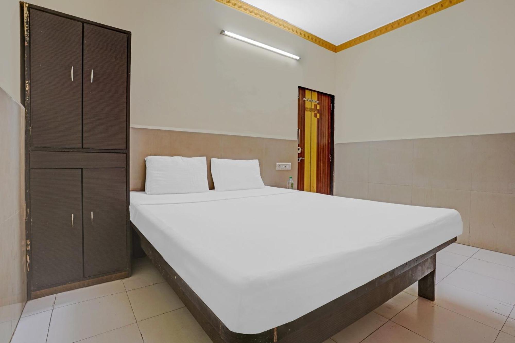 Spot On 81122 Alfa Lodge Mumbai Exterior photo